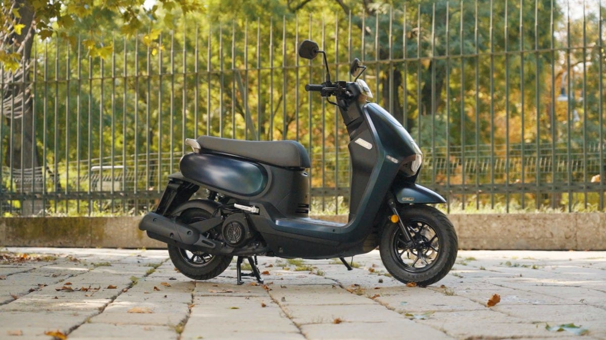 Leggerissimo, pratico e non consuma niente: ecco il SYM Colibrì 125, un nuovo peso piuma per la città